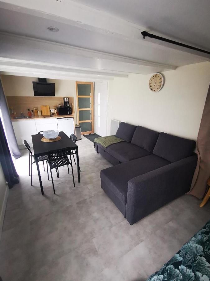 Logement Chaleureux Avec Parking Gratuit Oyre 외부 사진