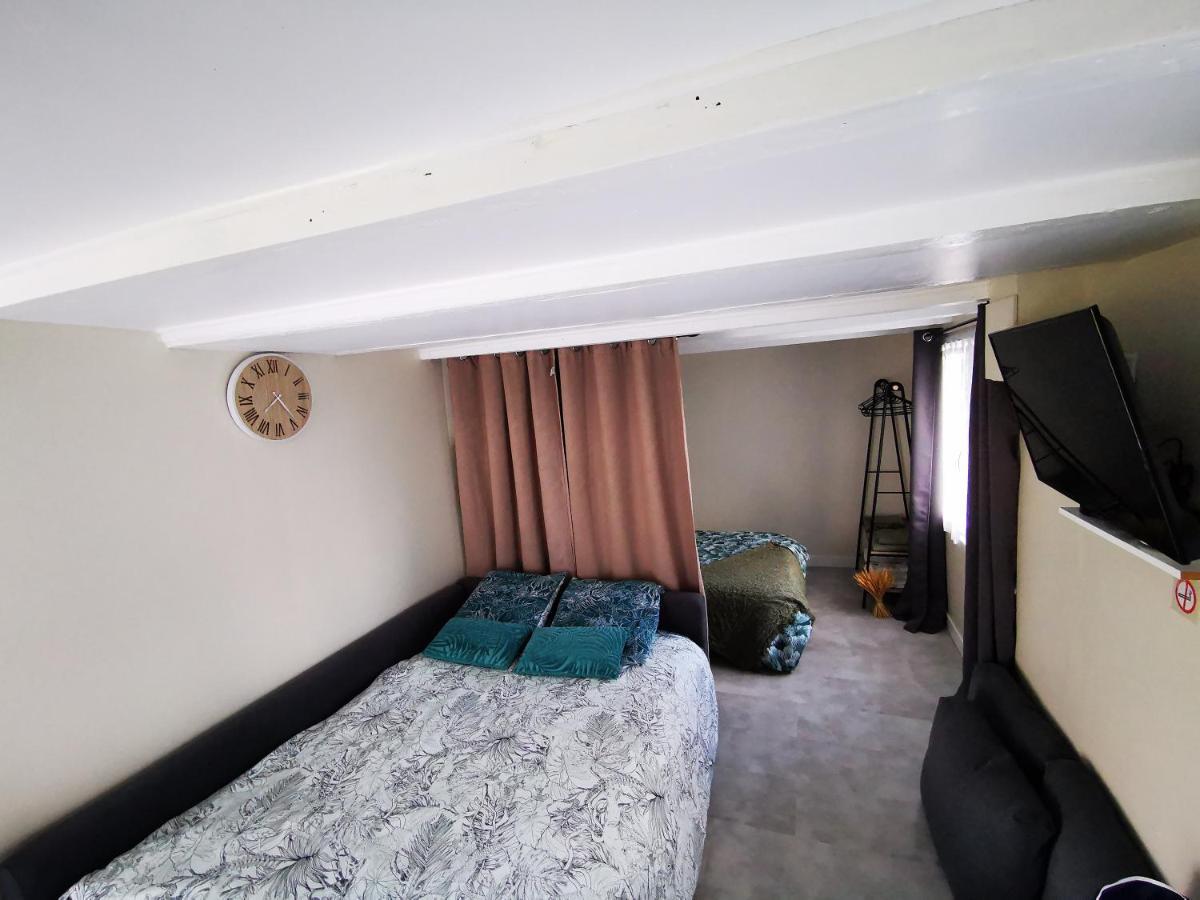 Logement Chaleureux Avec Parking Gratuit Oyre 외부 사진