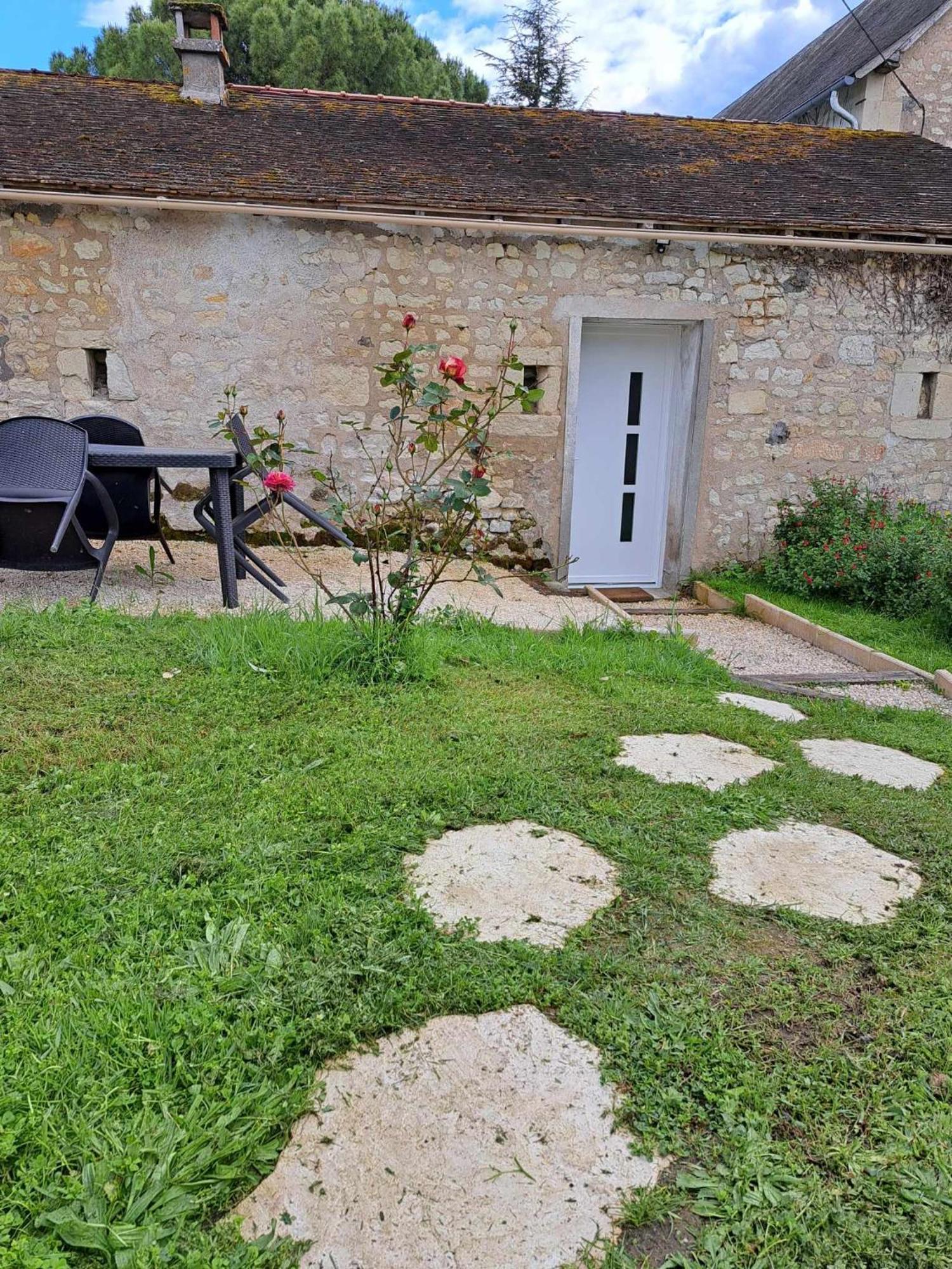 Logement Chaleureux Avec Parking Gratuit Oyre 외부 사진